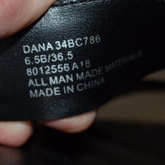 NWOB BCBGeneration Dana Edgy Studded Black and Gold Leather Sandal Size 6.5 - Picture 8 of 8